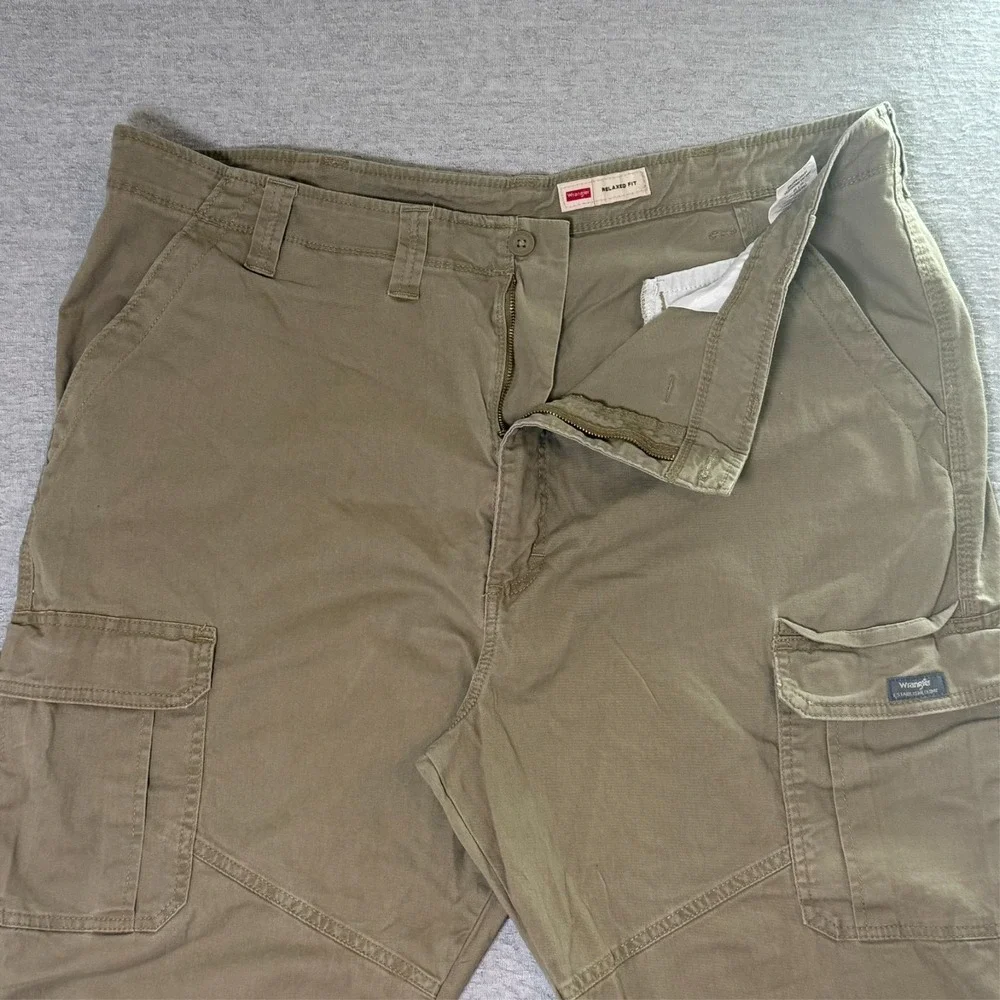 Wrangler Men's Cargo Pants Size 44x32 Khaki  Relaxed Fit Stretch Utility Casual